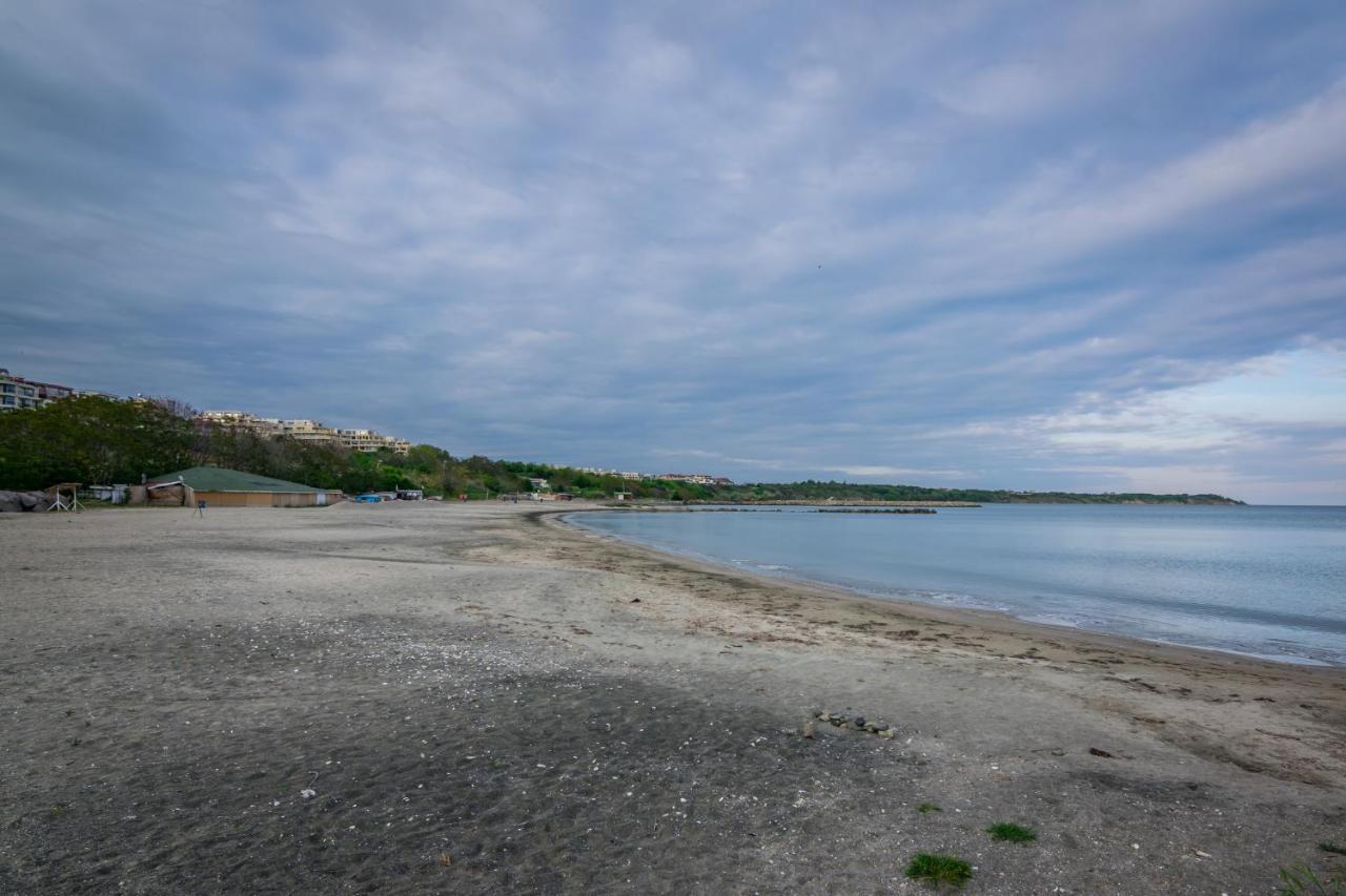 Cozy One-Bedroom Apartment In Night Breeze Burgas Luaran gambar