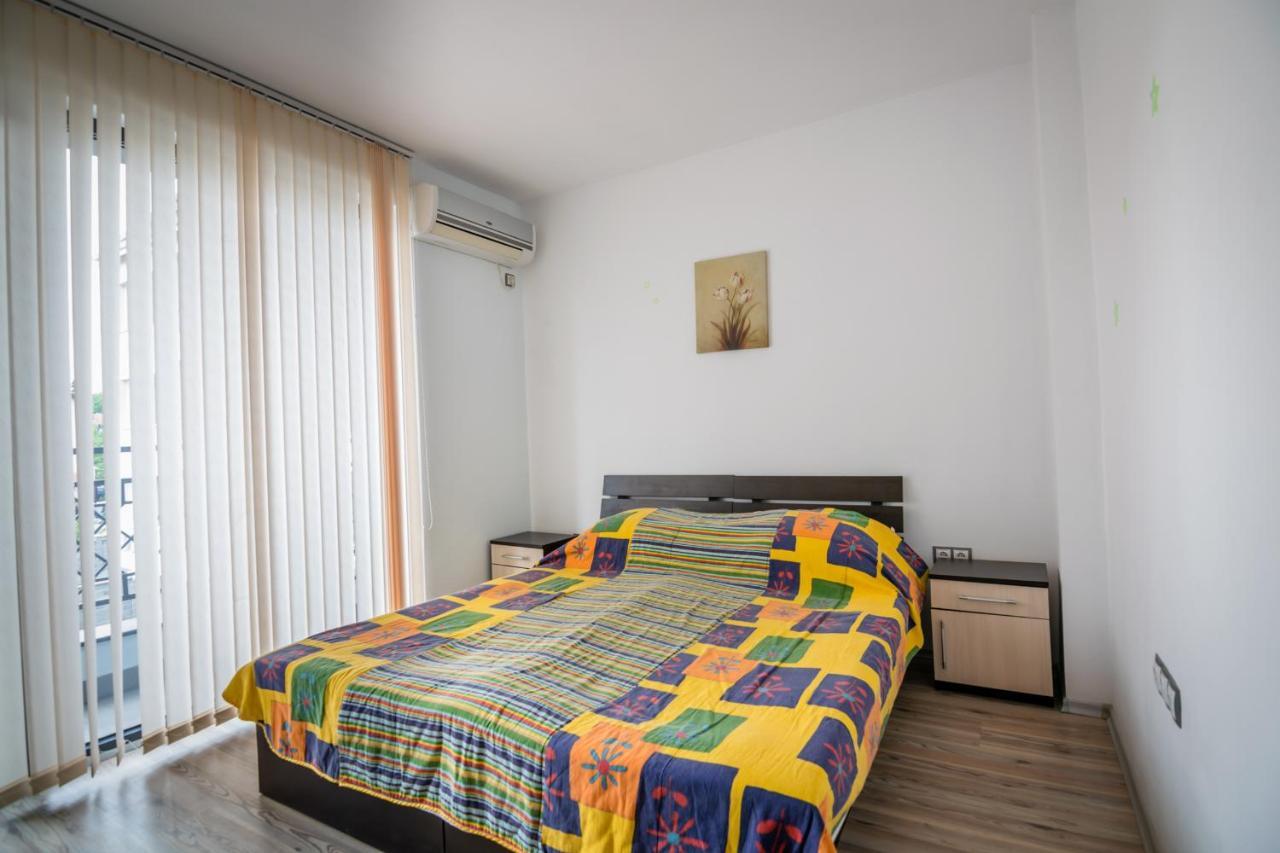 Cozy One-Bedroom Apartment In Night Breeze Burgas Luaran gambar